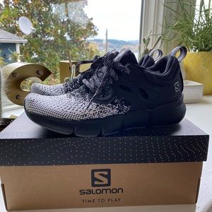 NEW Women’s Salomon predict soc2 running shoes size 5.5